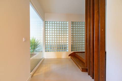 Moradia T6 renovada com jardim e piscina para arrendamento