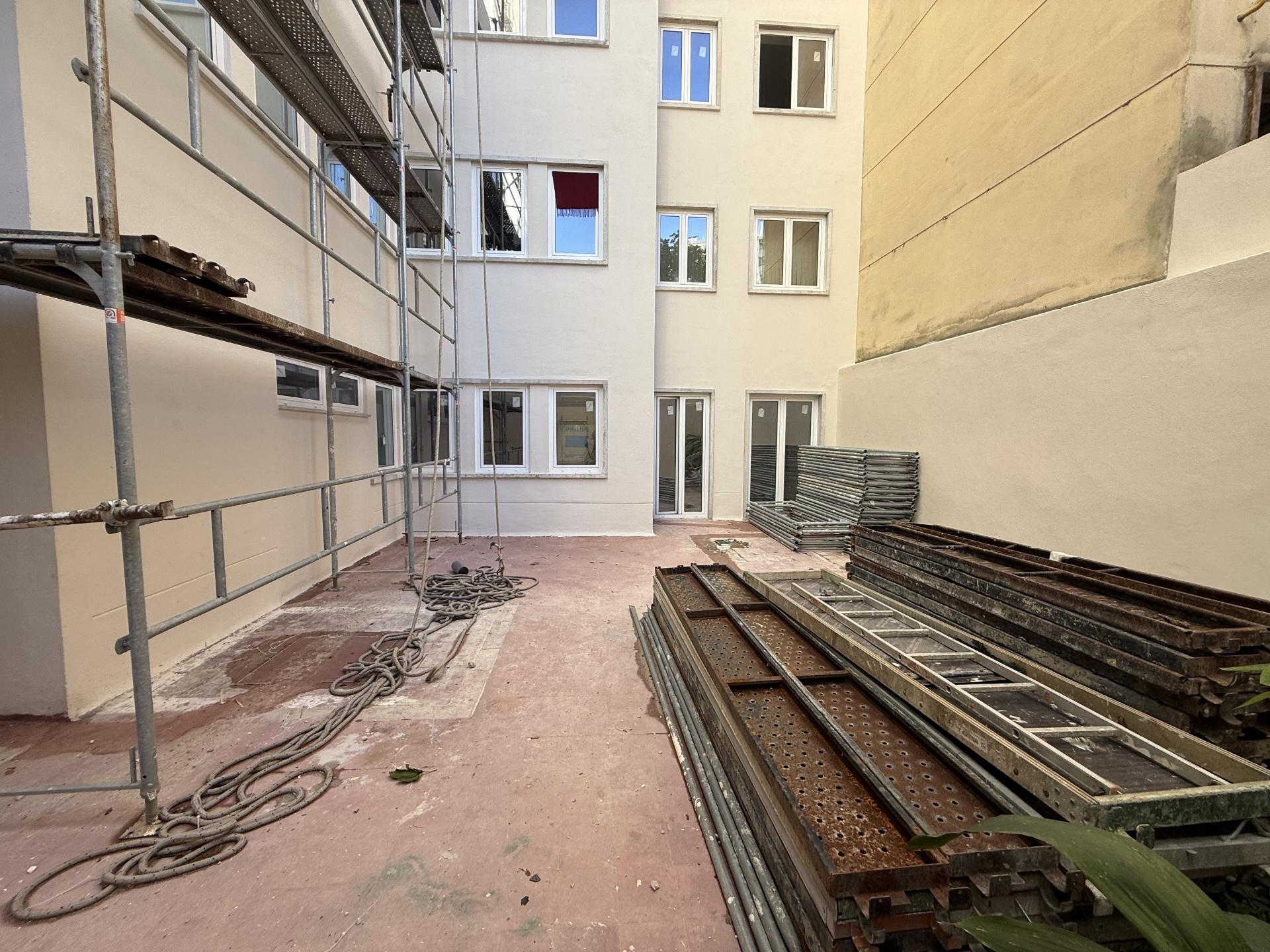 Apartamento para recuperar junto ás Amoreiras