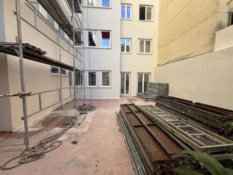 Apartamento para recuperar junto ás Amoreiras