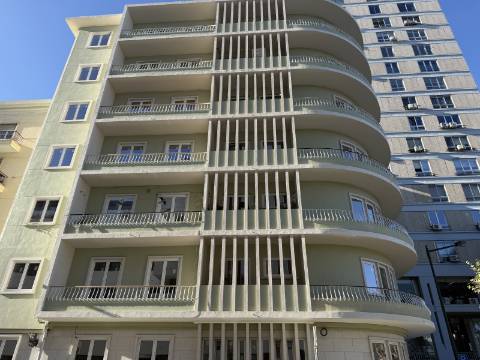 Apartamento para recuperar junto ás Amoreiras