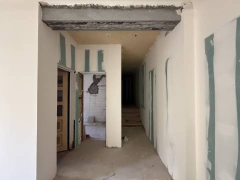 Apartamento para recuperar junto ás Amoreiras