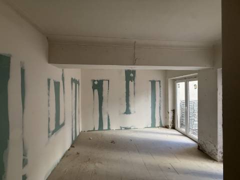 Apartamento para recuperar junto ás Amoreiras