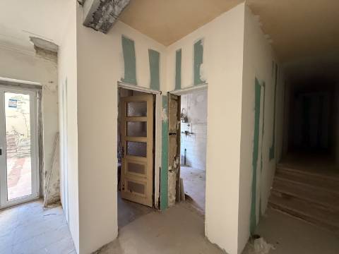 Apartamento para recuperar junto ás Amoreiras