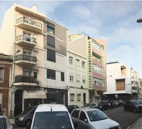 Prédio com 3 Apartamentos em Campo de Ourique