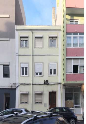 Prédio com 3 Apartamentos em Campo de Ourique