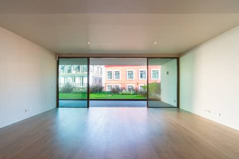 Apartamento T3 com Jardim Privativo junto à Avenida da Liberdade