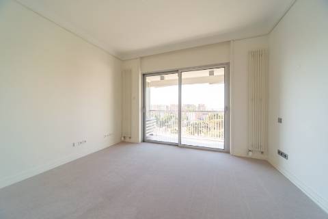 T4+2 Remodelado nas Amoreiras com vista