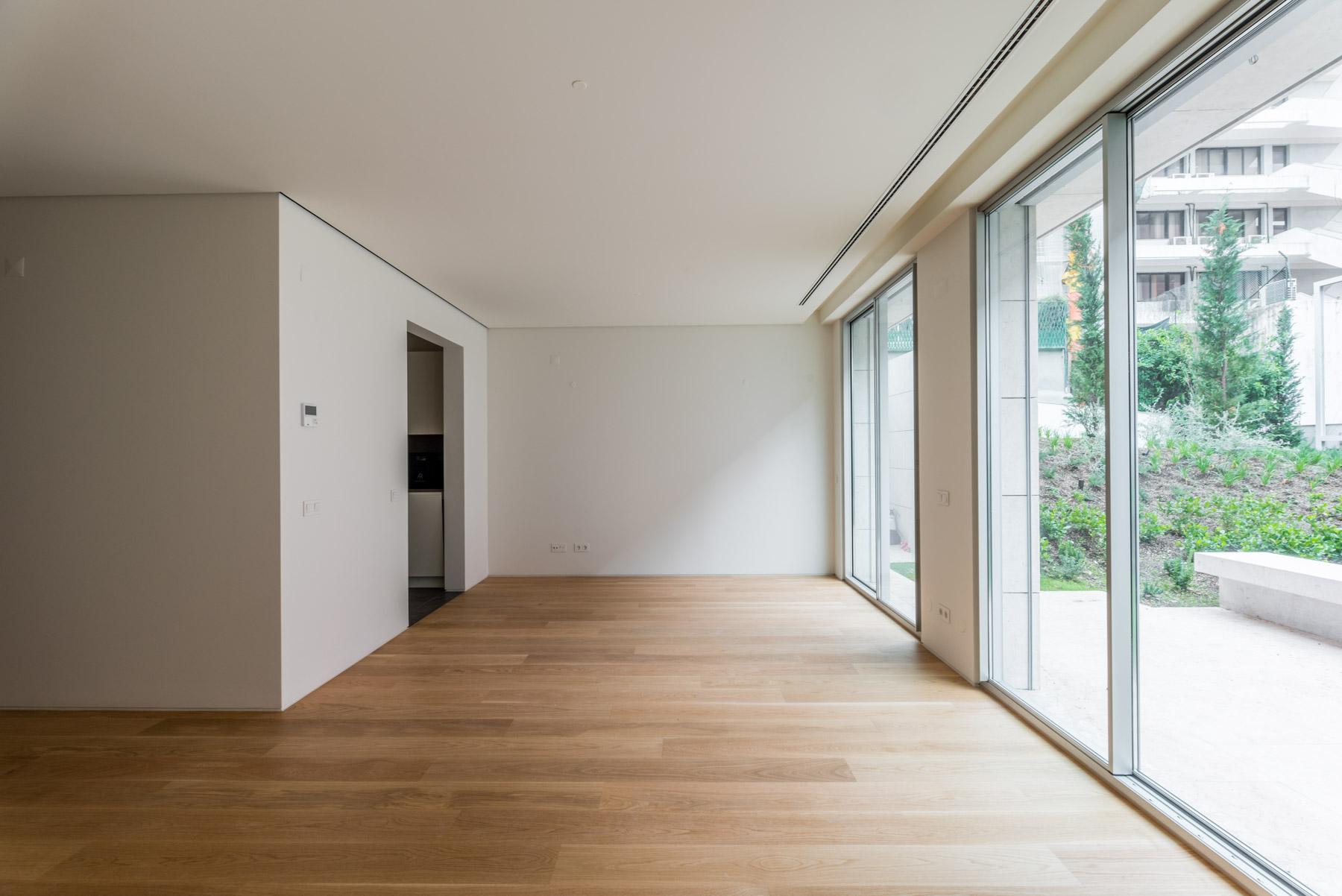 Apartamento T2 com lugar de garagem e arrecadação nas Amoreiras