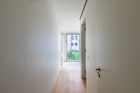 Apartamento T2 com lugar de garagem e arrecadação nas Amoreiras