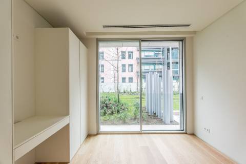 Apartamento T2 com lugar de garagem e arrecadação nas Amoreiras