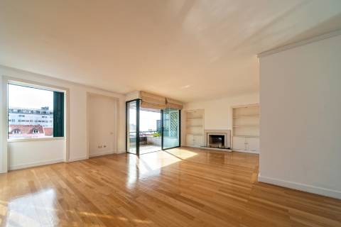 T3+2 em condominio de prestigio nas Amoreiras, com terraço e vista de Rio