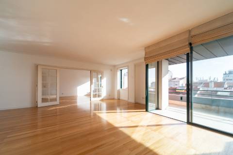 T3+2 em condominio de prestigio nas Amoreiras, com terraço e vista de Rio