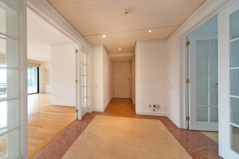 T3+2 em condominio de prestigio nas Amoreiras, com terraço e vista de Rio