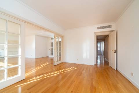 T3+2 em condominio de prestigio nas Amoreiras, com terraço e vista de Rio