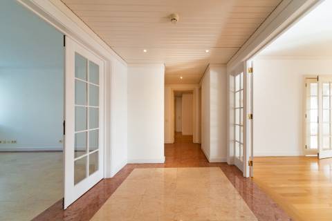 T3+2 em condominio de prestigio nas Amoreiras, com terraço e vista de Rio