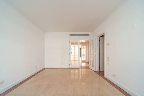 T3+2 em condominio de prestigio nas Amoreiras, com terraço e vista de Rio