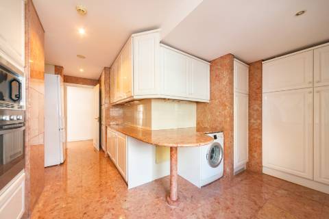 T3+2 em condominio de prestigio nas Amoreiras, com terraço e vista de Rio