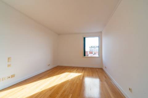 T3+2 em condominio de prestigio nas Amoreiras, com terraço e vista de Rio