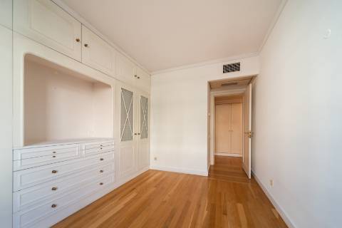 T3+2 em condominio de prestigio nas Amoreiras, com terraço e vista de Rio