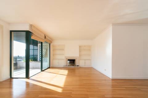 T3+2 em condominio de prestigio nas Amoreiras, com terraço e vista de Rio