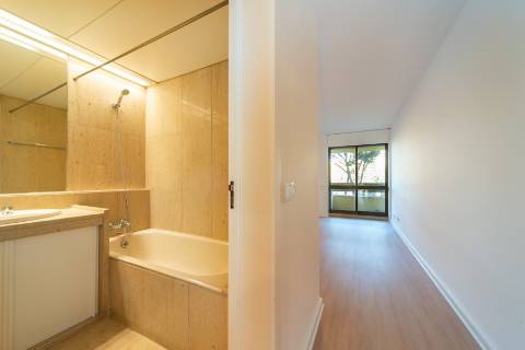 T 3 com amplas varandas em condomínio com piscina