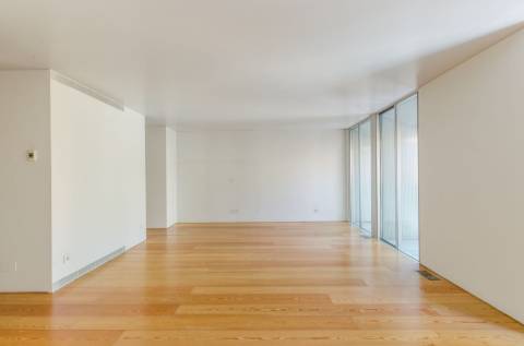 T1+1 em prédio com assinatura do Arquitecto Aires Mateus junto ao Rio