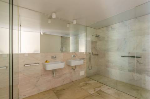 T1+1 em prédio com assinatura do Arquitecto Aires Mateus junto ao Rio