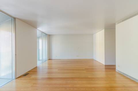 T1+1 em prédio com assinatura do Arquitecto Aires Mateus junto ao Rio