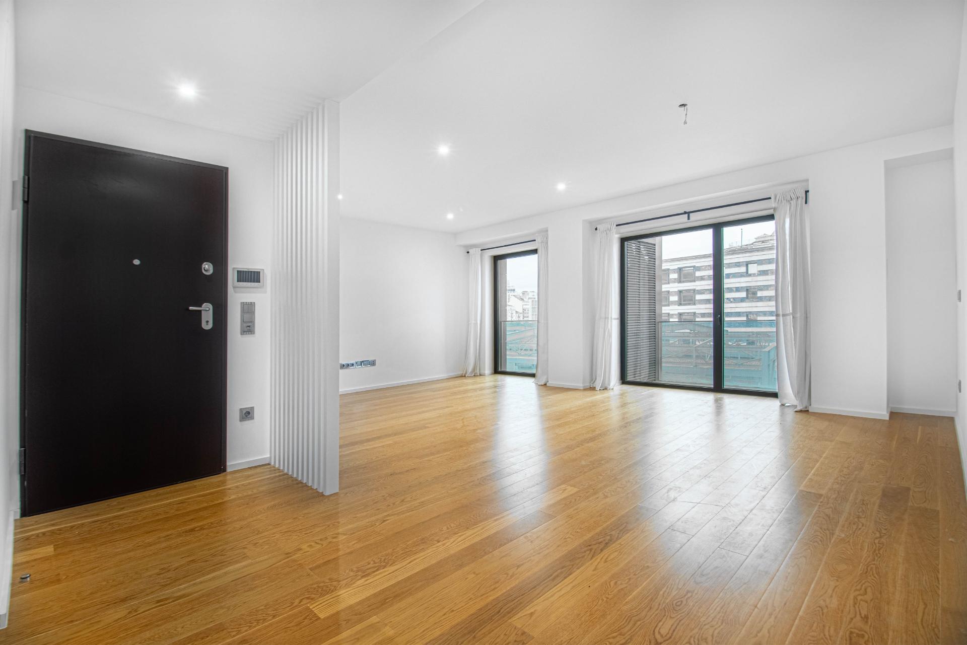 Apartamento T3, com garagem nas Avenidas Novas