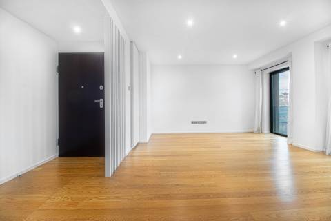 Apartamento T3, com garagem nas Avenidas Novas