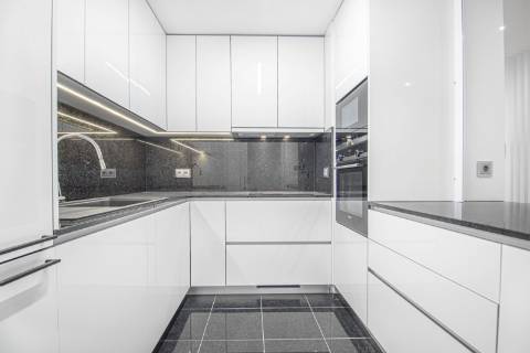 Apartamento T3, com garagem nas Avenidas Novas