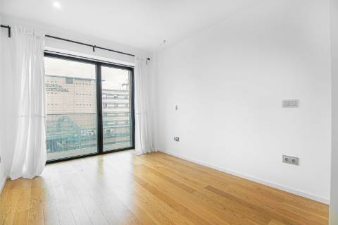 Apartamento T3, com garagem nas Avenidas Novas