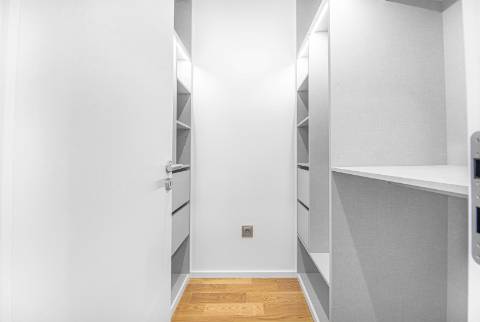 Apartamento T3, com garagem nas Avenidas Novas