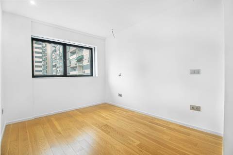 Apartamento T3, com garagem nas Avenidas Novas