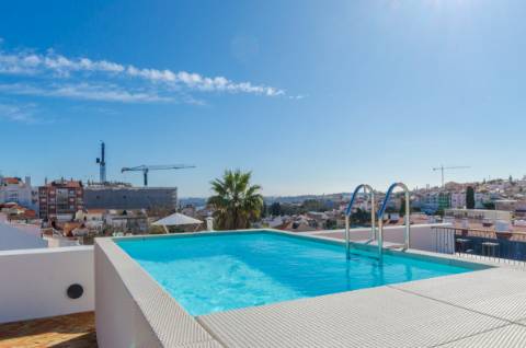 Penthouse única, com piscina, vista e garagem em pleno Príncipe Real