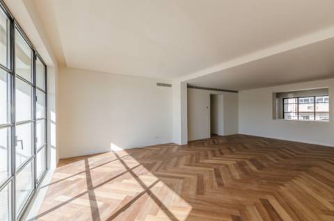 Penthouse única, com piscina, vista e garagem em pleno Príncipe Real