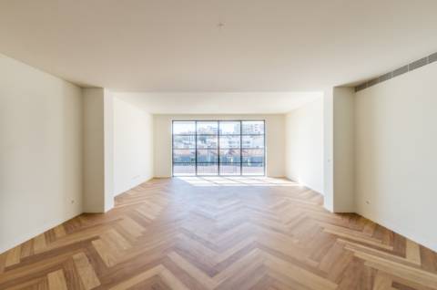 Penthouse única, com piscina, vista e garagem em pleno Príncipe Real