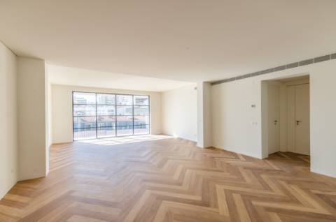 Penthouse única, com piscina, vista e garagem em pleno Príncipe Real