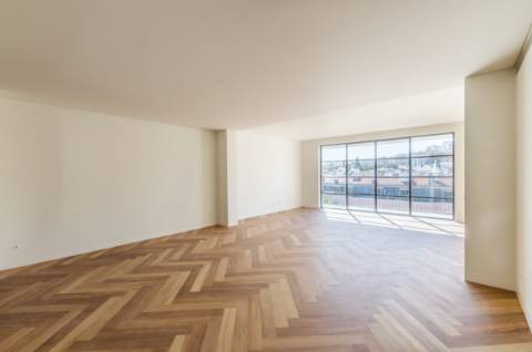 Penthouse única, com piscina, vista e garagem em pleno Príncipe Real