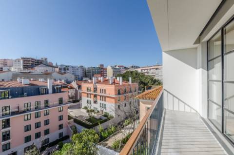 Penthouse única, com piscina, vista e garagem em pleno Príncipe Real