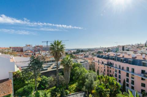 Penthouse única, com piscina, vista e garagem em pleno Príncipe Real