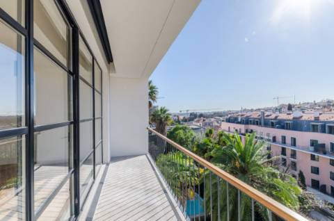 Penthouse única, com piscina, vista e garagem em pleno Príncipe Real