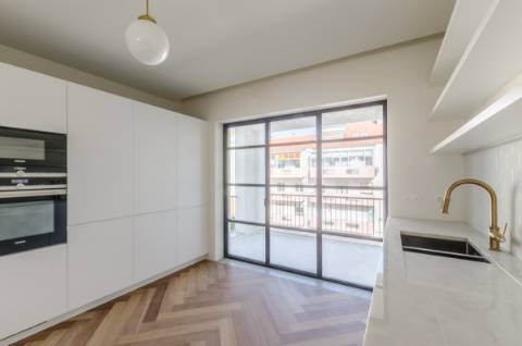 Penthouse única, com piscina, vista e garagem em pleno Príncipe Real