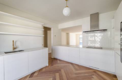 Penthouse única, com piscina, vista e garagem em pleno Príncipe Real