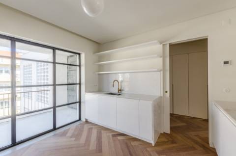 Penthouse única, com piscina, vista e garagem em pleno Príncipe Real