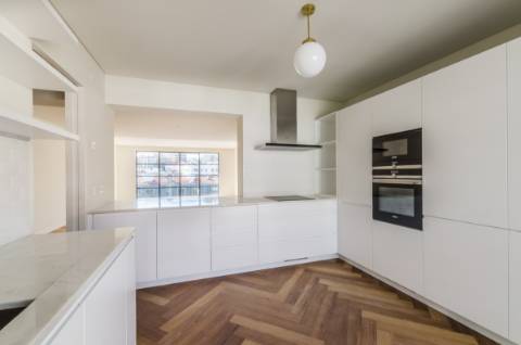 Penthouse única, com piscina, vista e garagem em pleno Príncipe Real