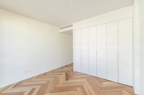 Penthouse única, com piscina, vista e garagem em pleno Príncipe Real