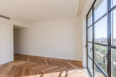 Penthouse única, com piscina, vista e garagem em pleno Príncipe Real