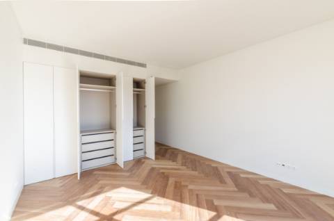 Penthouse única, com piscina, vista e garagem em pleno Príncipe Real