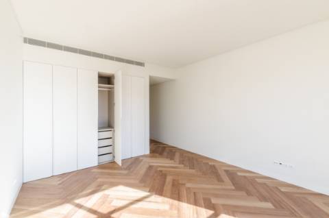 Penthouse única, com piscina, vista e garagem em pleno Príncipe Real